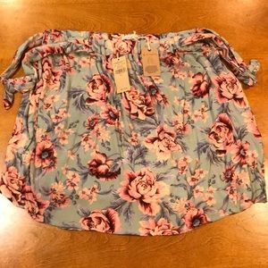 American Eagle off the shoulder shirt!